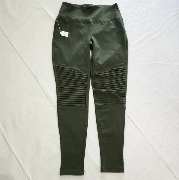 Zenana Outfitters Amy Green Cotton Wide Waistband Moto Leggings - Picture 3 of 11